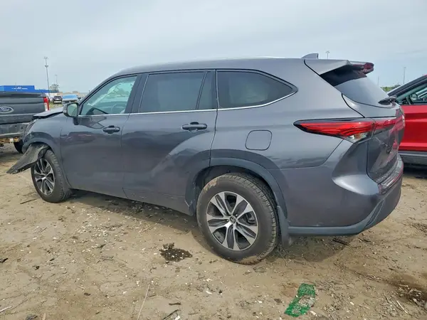 5TDGZRBH0NS238284 2022 TOYOTA HIGHLANDER - Image 2
