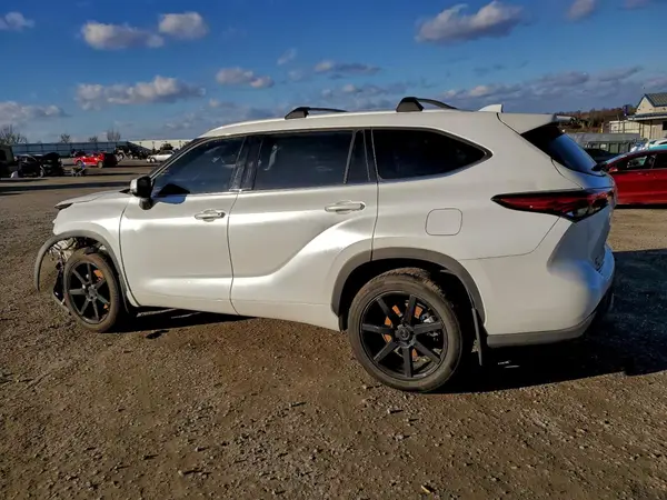 5TDGZRBH0NS241606 2022 TOYOTA HIGHLANDER - Image 2