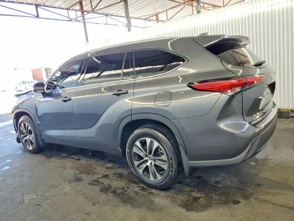 5TDGZRBH0NS242335 2022 TOYOTA HIGHLANDER - Image 2