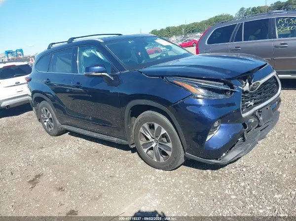 5TDGZRBH0NS244344 2022 TOYOTA HIGHLANDER - Image 1