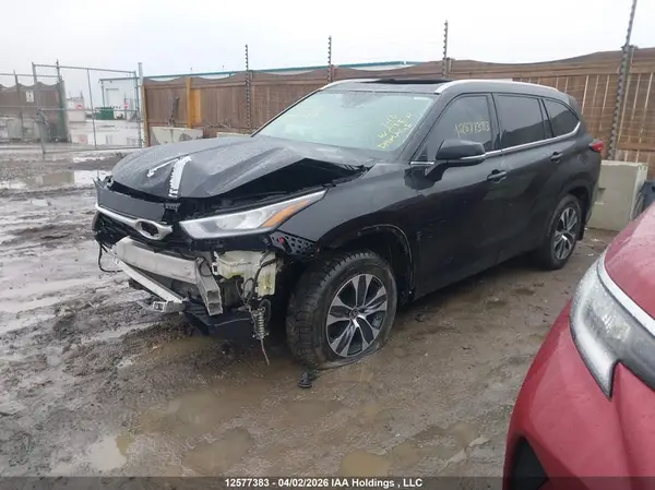 5TDGZRBH0NS245641 2022 TOYOTA HIGHLANDER - Image 2