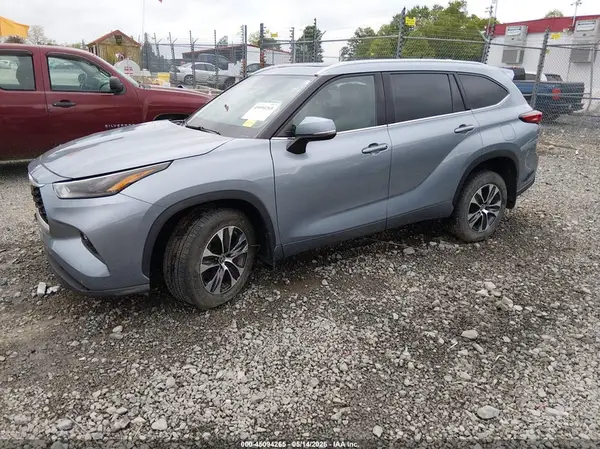 5TDGZRBH0NS250659 2022 TOYOTA HIGHLANDER - Image 2