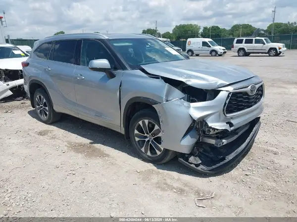 5TDGZRBH0NS251567 2022 TOYOTA HIGHLANDER - Image 1