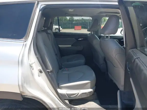 5TDGZRBH0NS251567 2022 TOYOTA HIGHLANDER - Image 8