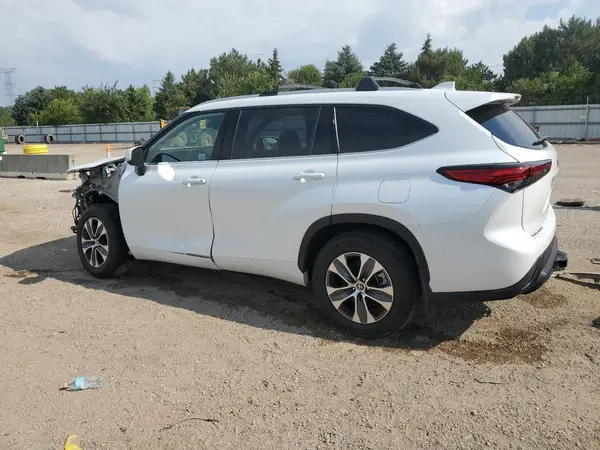 5TDGZRBH0NS256462 2022 TOYOTA HIGHLANDER - Image 2