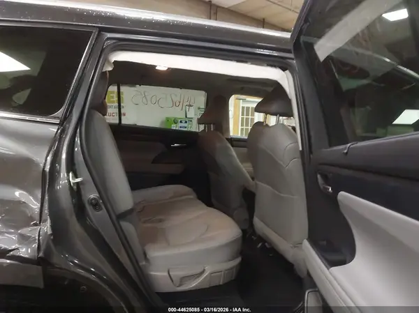 5TDGZRBH0NS256946 2022 TOYOTA HIGHLANDER - Image 8