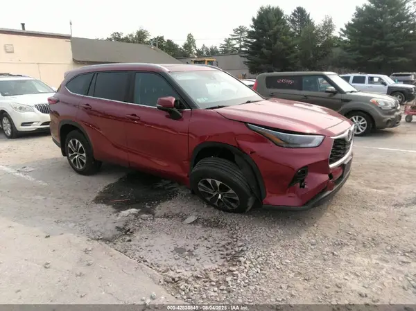 5TDGZRBH0NS561170 2022 TOYOTA HIGHLANDER - Image 1