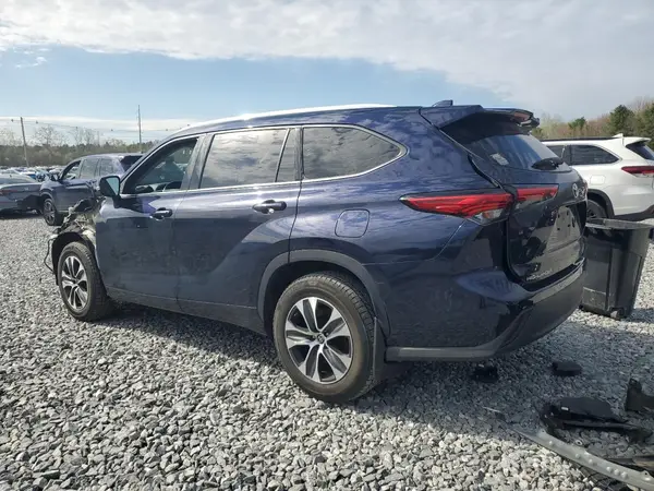 5TDGZRBH0NS563064 2022 TOYOTA HIGHLANDER - Image 2