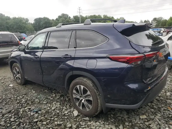 5TDGZRBH0NS567163 2022 TOYOTA HIGHLANDER - Image 2