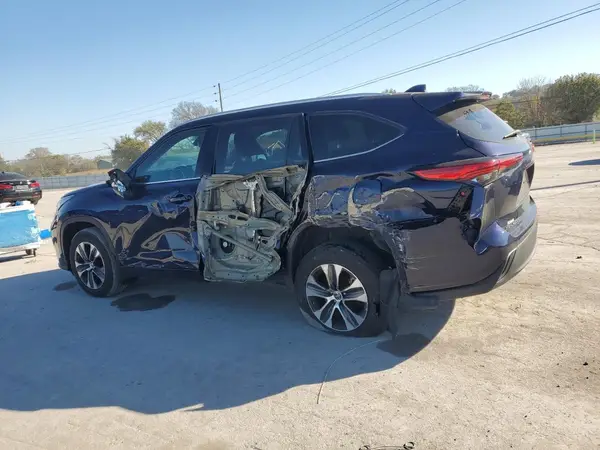 5TDGZRBH0NS571651 2022 TOYOTA HIGHLANDER - Image 2