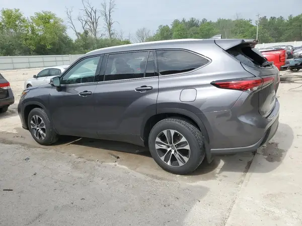 5TDGZRBH0NS572914 2022 TOYOTA HIGHLANDER - Image 2