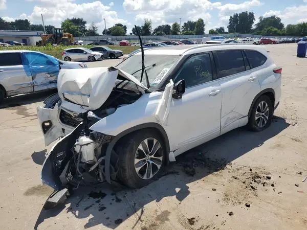 5TDGZRBH0NS573562 2022 TOYOTA HIGHLANDER - Image 1