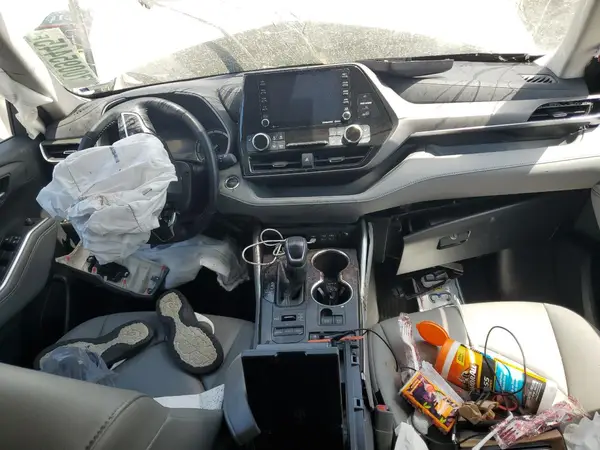 5TDGZRBH0NS573562 2022 TOYOTA HIGHLANDER - Image 8