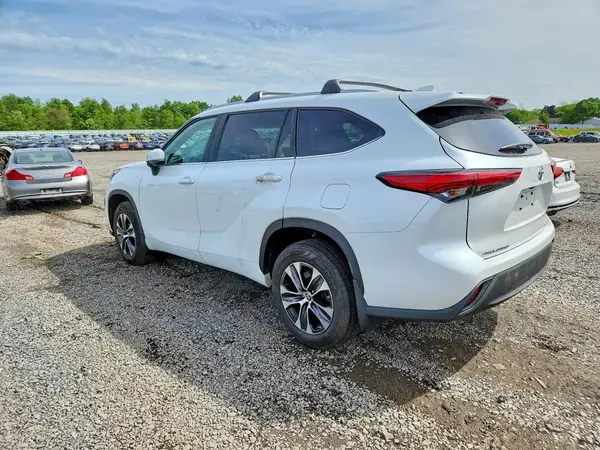 5TDGZRBH0NS578535 2022 TOYOTA HIGHLANDER - Image 2