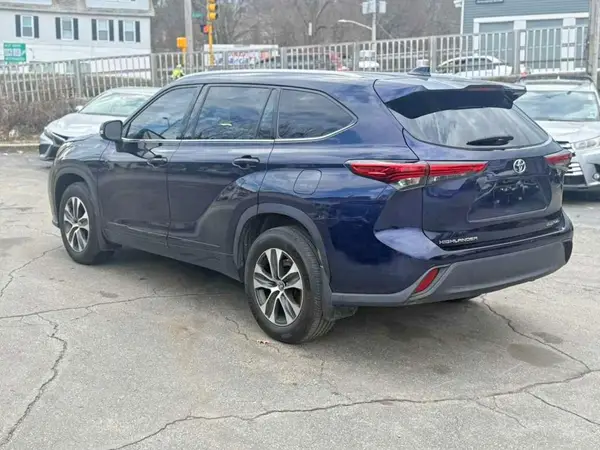 5TDGZRBH0NS579930 2022 TOYOTA HIGHLANDER - Image 2