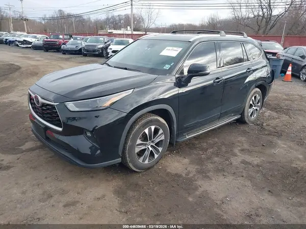 5TDGZRBH0NS580074 2022 TOYOTA HIGHLANDER - Image 2