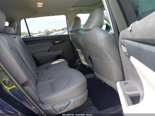 5TDGZRBH0NS581130 2022 TOYOTA HIGHLANDER - Image 8