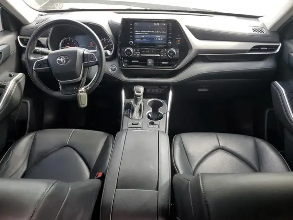 5TDGZRBH0NS585727 2022 TOYOTA HIGHLANDER - Image 8