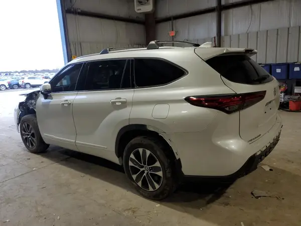 5TDGZRBH0NS587929 2022 TOYOTA HIGHLANDER - Image 2