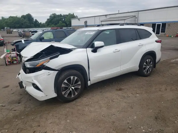 5TDGZRBH0NS589020 2022 TOYOTA HIGHLANDER - Image 1