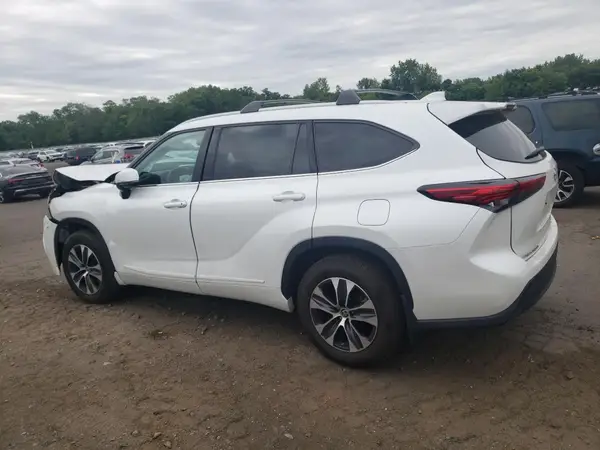 5TDGZRBH0NS589020 2022 TOYOTA HIGHLANDER - Image 2