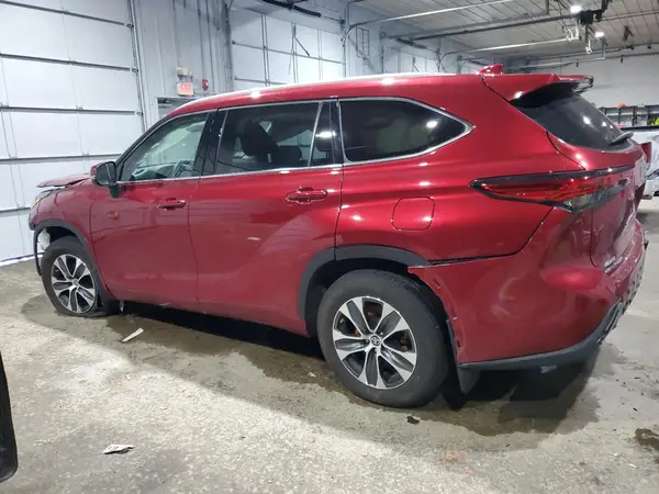 5TDGZRBH0NS591866 2022 TOYOTA HIGHLANDER - Image 2