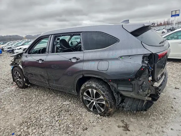 5TDGZRBH0NS592984 2022 TOYOTA HIGHLANDER - Image 2