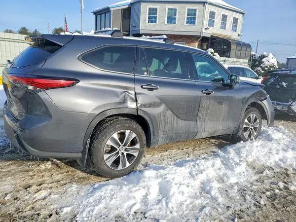 5TDGZRBH0NS594167 2022 TOYOTA HIGHLANDER - Image 2