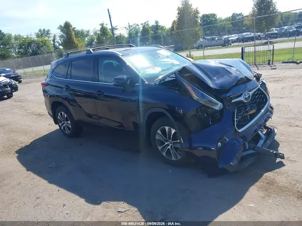 5TDGZRBH0NS596193 2022 TOYOTA HIGHLANDER - Image 1