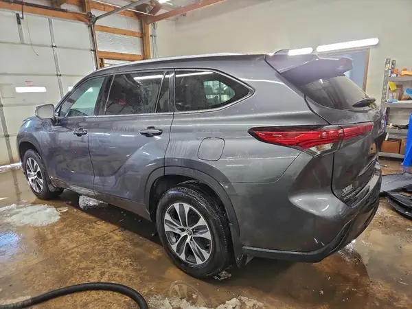 5TDGZRBH1LS003924 2020 TOYOTA HIGHLANDER - Image 2