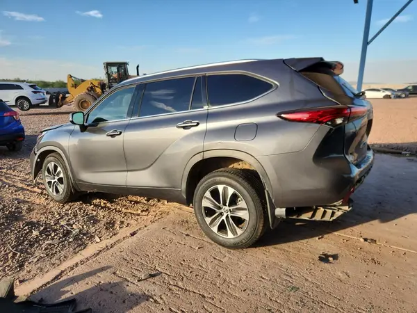 5TDGZRBH1LS009609 2020 TOYOTA HIGHLANDER - Image 2