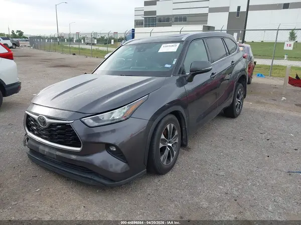 5TDGZRBH1LS018147 2020 TOYOTA HIGHLANDER - Image 2