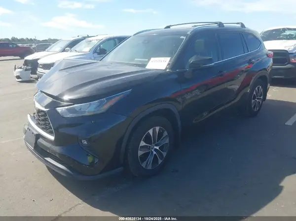 5TDGZRBH1LS021095 2020 TOYOTA HIGHLANDER - Image 2