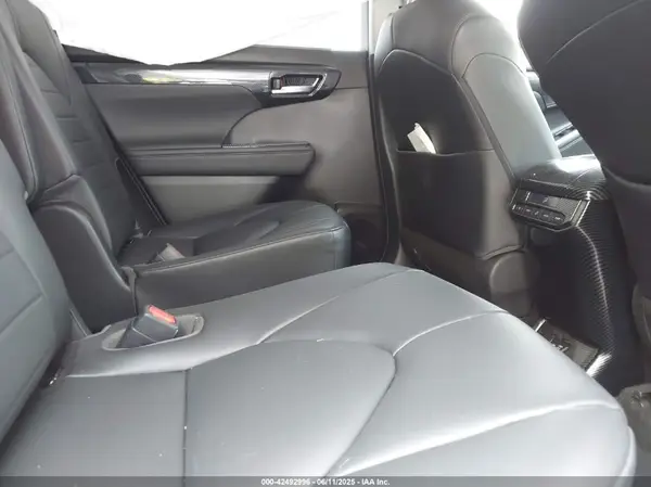 5TDGZRBH1LS029696 2020 TOYOTA HIGHLANDER - Image 8