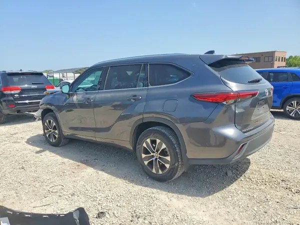 5TDGZRBH1LS039306 2020 TOYOTA HIGHLANDER - Image 2