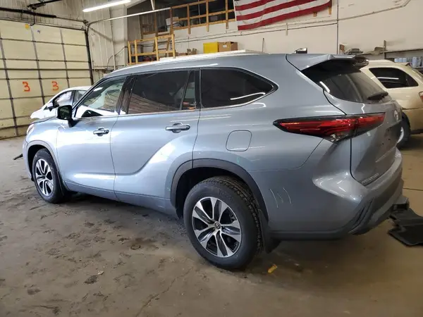 5TDGZRBH1LS047325 2020 TOYOTA HIGHLANDER - Image 2