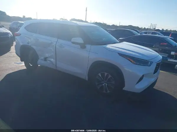5TDGZRBH1MS058844 2021 TOYOTA HIGHLANDER - Image 1
