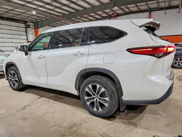 5TDGZRBH1MS061467 2021 TOYOTA HIGHLANDER - Image 2