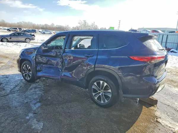 5TDGZRBH1MS068788 2021 TOYOTA HIGHLANDER - Image 2