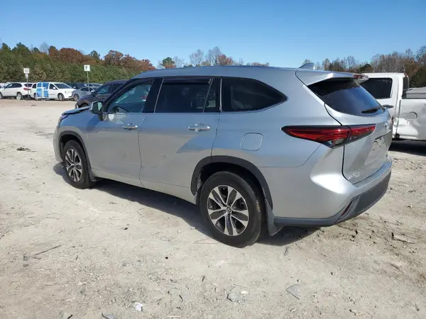 5TDGZRBH1MS070203 2021 TOYOTA HIGHLANDER - Image 2