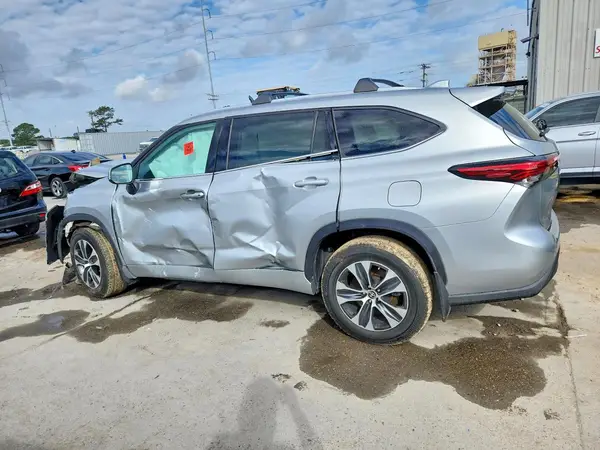 5TDGZRBH1MS074283 2021 TOYOTA HIGHLANDER - Image 2