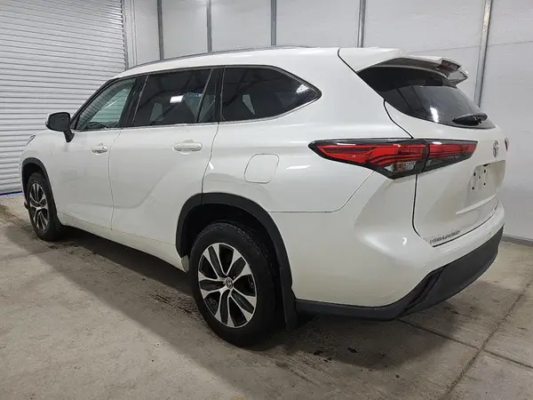5TDGZRBH1MS078379 2021 TOYOTA HIGHLANDER - Image 2