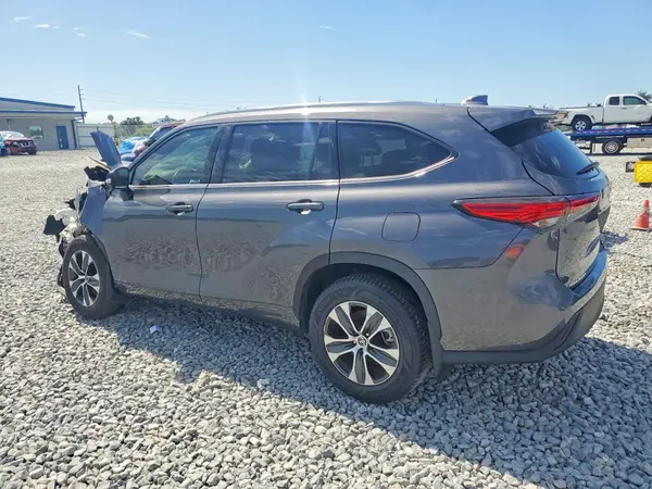 5TDGZRBH1MS085204 2021 TOYOTA HIGHLANDER - Image 2