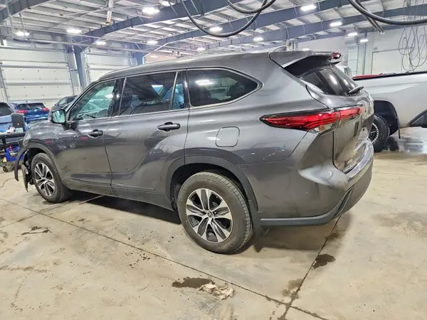 5TDGZRBH1MS086868 2021 TOYOTA HIGHLANDER - Image 2