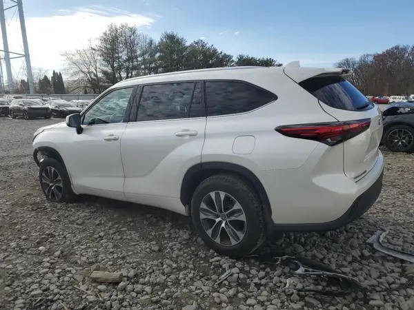 5TDGZRBH1MS087504 2021 TOYOTA HIGHLANDER - Image 2