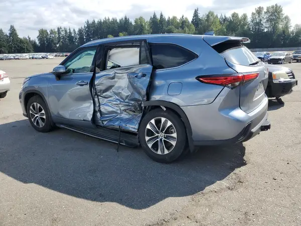 5TDGZRBH1MS094050 2021 TOYOTA HIGHLANDER - Image 2