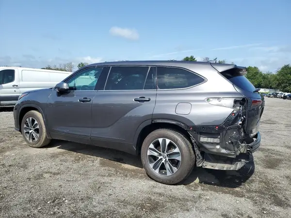 5TDGZRBH1MS095327 2021 TOYOTA HIGHLANDER - Image 2