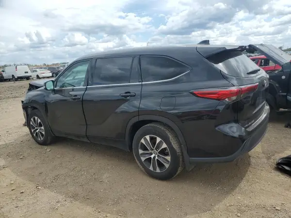 5TDGZRBH1MS097109 2021 TOYOTA HIGHLANDER - Image 2