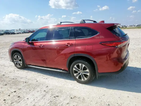 5TDGZRBH1MS100493 2021 TOYOTA HIGHLANDER - Image 2