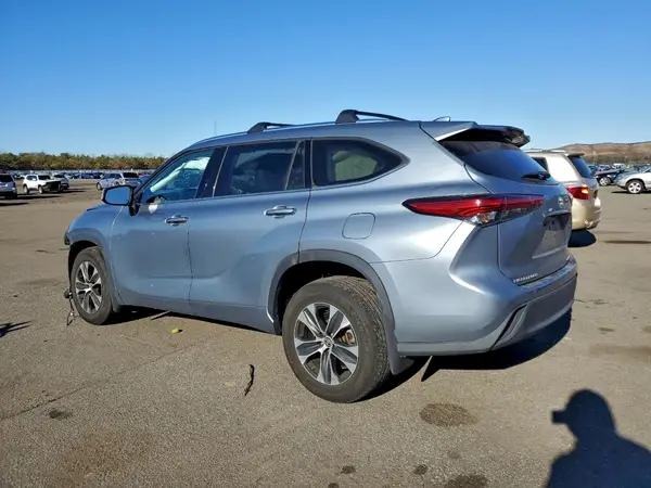 5TDGZRBH1MS101479 2021 TOYOTA HIGHLANDER - Image 2
